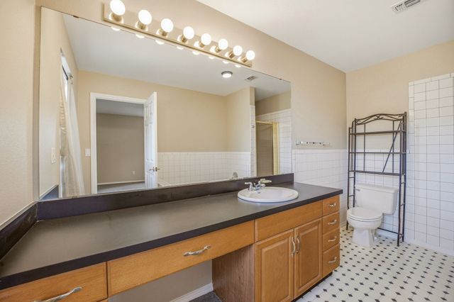 302 Hill Street, Glen Rose, TX 76043