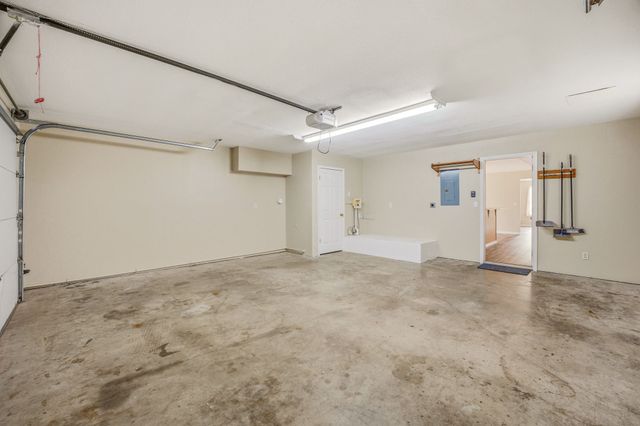302 Hill Street, Glen Rose, TX 76043