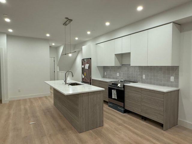 49 Chase Street 1, Newton, MA 02459