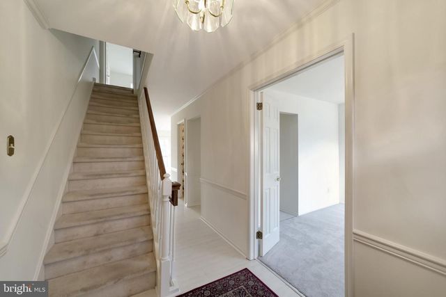 10 LIBERTE LN, Chesterbrook, PA 19087