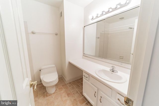 10 LIBERTE LN, Chesterbrook, PA 19087