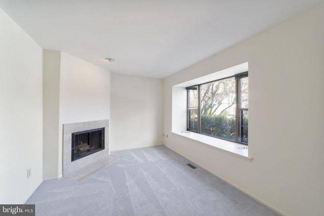 10 LIBERTE LN, Chesterbrook, PA 19087