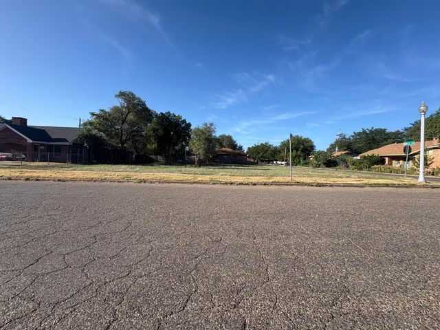 1811 17th Street, Lubbock, TX 79401