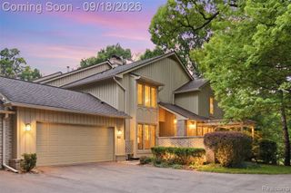 1123 Ivyglen Circle, Bloomfield Hills, MI 48304