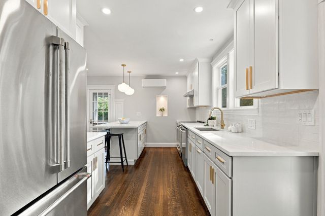74 Tedesco St, Marblehead, MA 01945