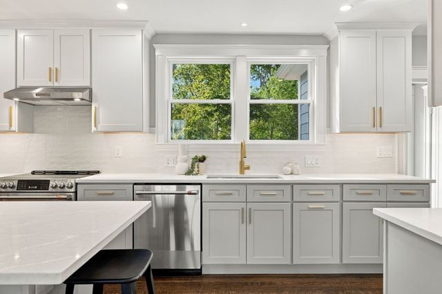 74 Tedesco St, Marblehead, MA 01945