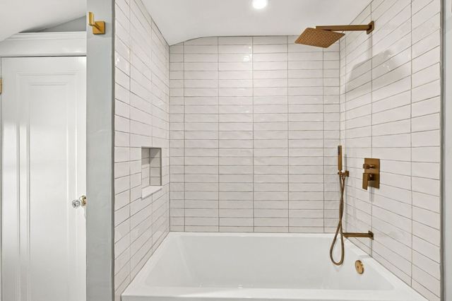 74 Tedesco St, Marblehead, MA 01945