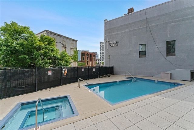 566 Commonwealth Ave 703, Boston, MA 02215