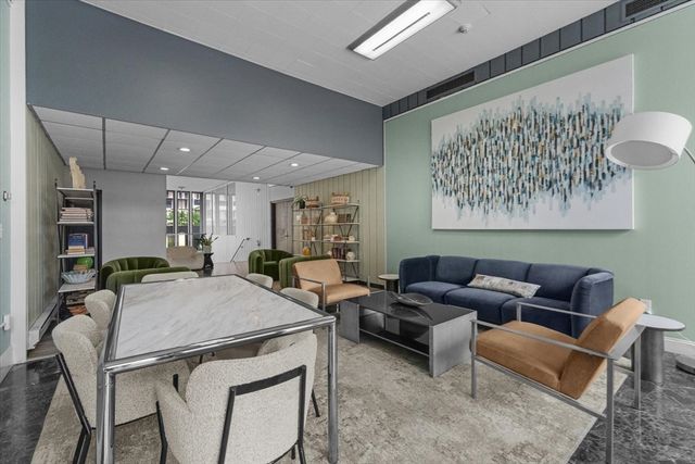 566 Commonwealth Ave 703, Boston, MA 02215