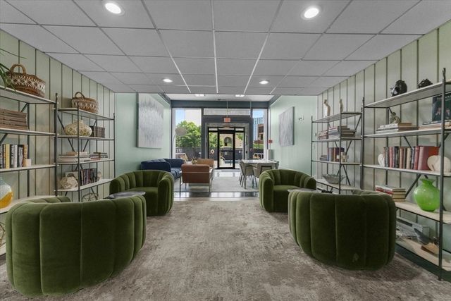 566 Commonwealth Ave 703, Boston, MA 02215
