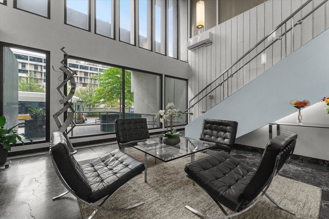 566 Commonwealth Ave 703, Boston, MA 02215