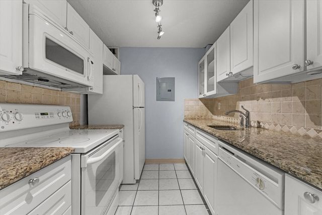 566 Commonwealth Ave 703, Boston, MA 02215