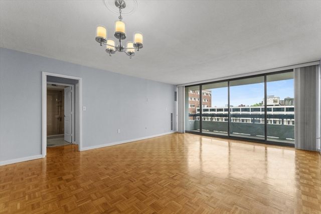 566 Commonwealth Ave 703, Boston, MA 02215