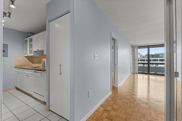566 Commonwealth Ave 703, Boston, MA 02215