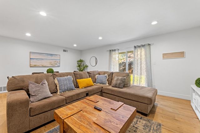 2457 Mcgregor Dr, Rancho Cordova, CA 95670