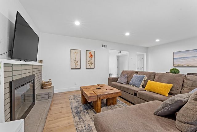 2457 Mcgregor Dr, Rancho Cordova, CA 95670