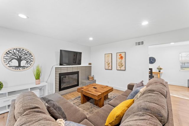 2457 Mcgregor Dr, Rancho Cordova, CA 95670