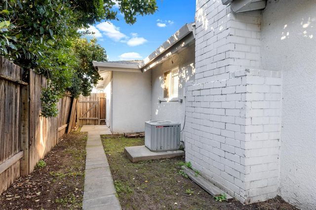 2457 Mcgregor Dr, Rancho Cordova, CA 95670