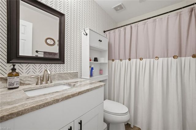 107 Dunbar Dr, Suffolk, VA 23434