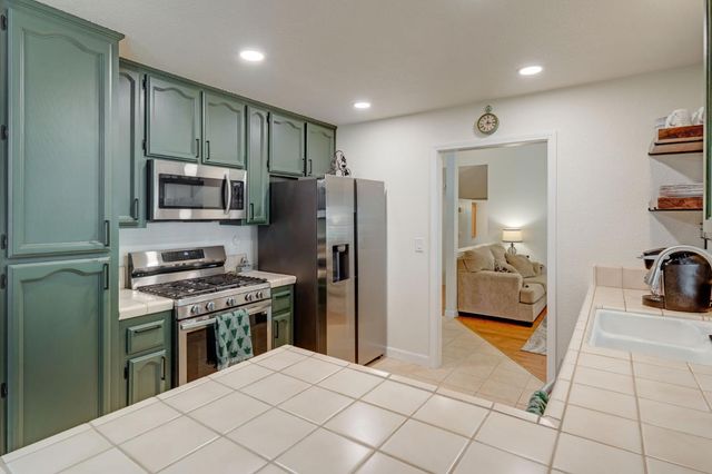 5564 Sierra Springs Dr, Pollock Pines, CA 95726