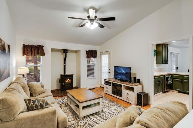 5564 Sierra Springs Dr, Pollock Pines, CA 95726