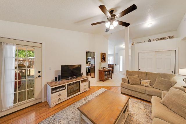 5564 Sierra Springs Dr, Pollock Pines, CA 95726