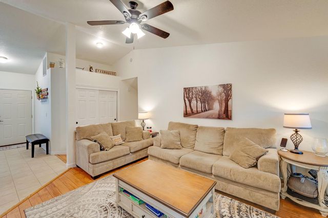5564 Sierra Springs Dr, Pollock Pines, CA 95726