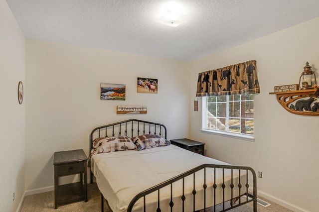 5564 Sierra Springs Dr, Pollock Pines, CA 95726
