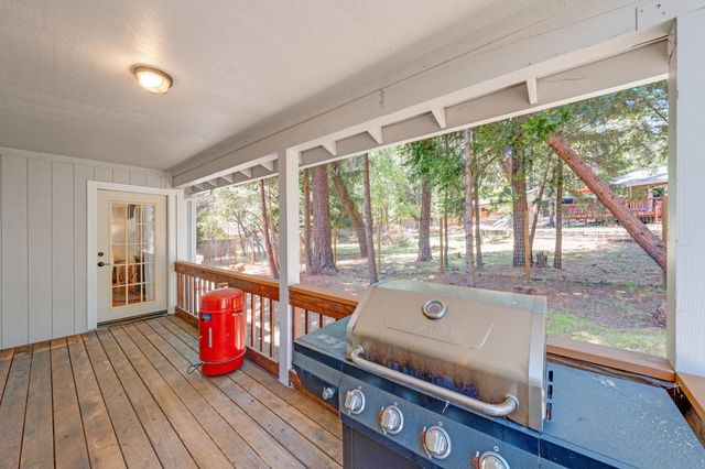 5564 Sierra Springs Dr, Pollock Pines, CA 95726