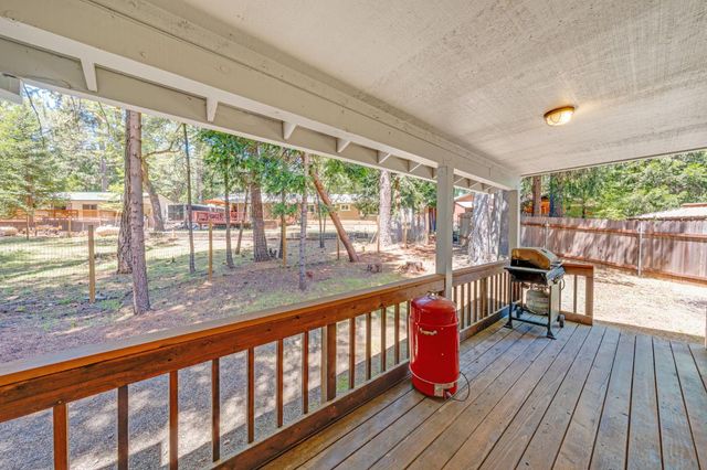 5564 Sierra Springs Dr, Pollock Pines, CA 95726