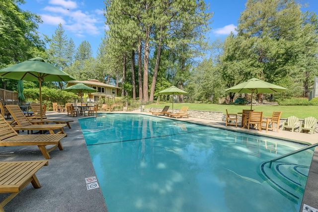 5564 Sierra Springs Dr, Pollock Pines, CA 95726