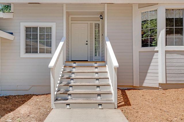 5564 Sierra Springs Dr, Pollock Pines, CA 95726