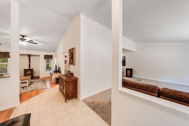 5564 Sierra Springs Dr, Pollock Pines, CA 95726