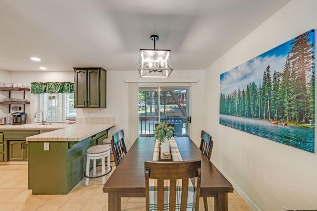 5564 Sierra Springs Dr, Pollock Pines, CA 95726