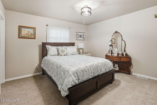 512 Geyer Road, Neosho, MO 64850