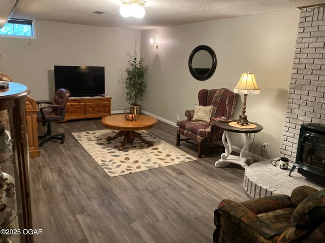 512 Geyer Road, Neosho, MO 64850