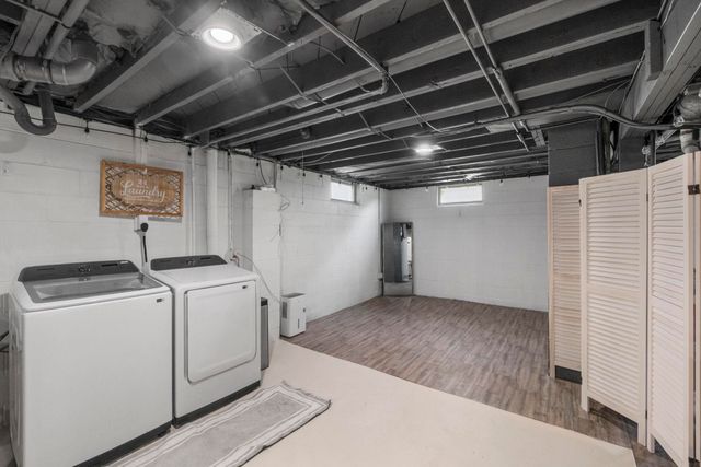 404 Sutton Avenue, Elk Run Heights, IA 50707