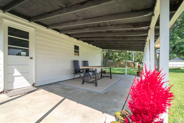 404 Sutton Avenue, Elk Run Heights, IA 50707