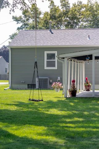 404 Sutton Avenue, Elk Run Heights, IA 50707