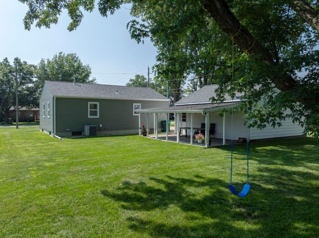 404 Sutton Avenue, Elk Run Heights, IA 50707