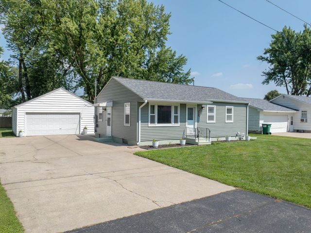 404 Sutton Avenue, Elk Run Heights, IA 50707