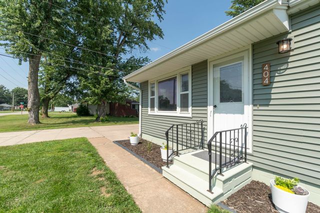 404 Sutton Avenue, Elk Run Heights, IA 50707