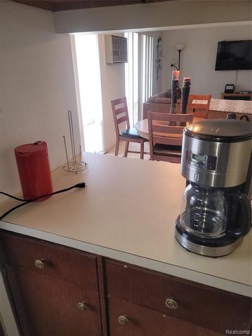 22140 Dante Street 209, Oak Park City, MI 48237