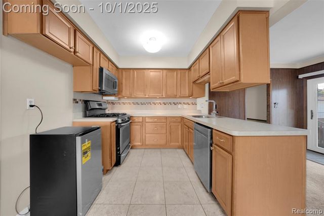 15716 Alsip Street, Roseville, MI 48066