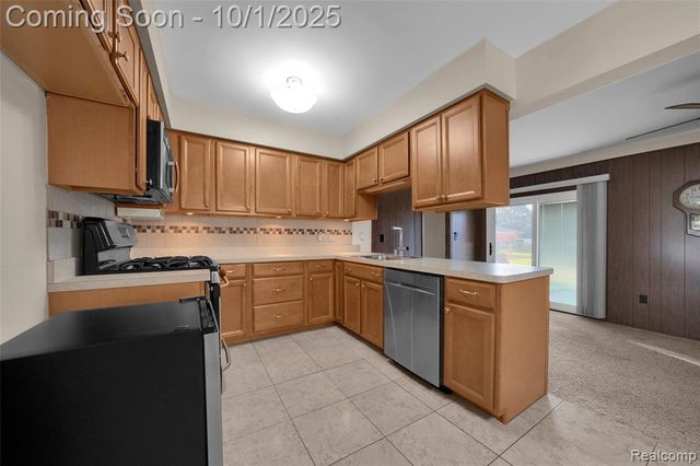 15716 Alsip Street, Roseville, MI 48066