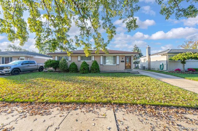 15716 Alsip Street, Roseville, MI 48066