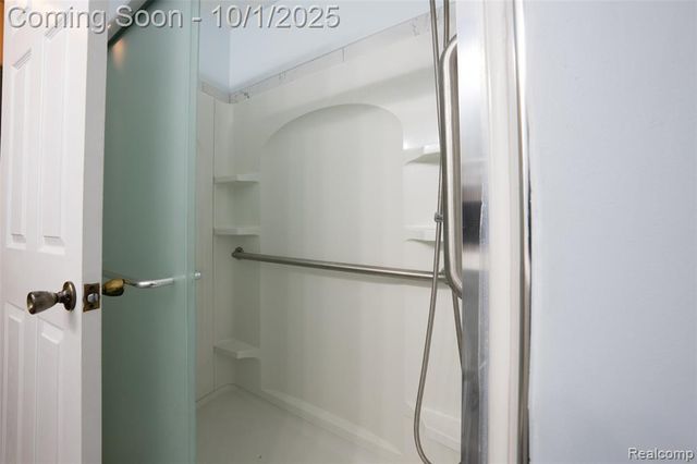 15716 Alsip Street, Roseville, MI 48066