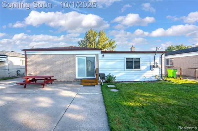 15716 Alsip Street, Roseville, MI 48066