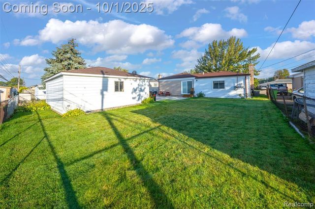 15716 Alsip Street, Roseville, MI 48066