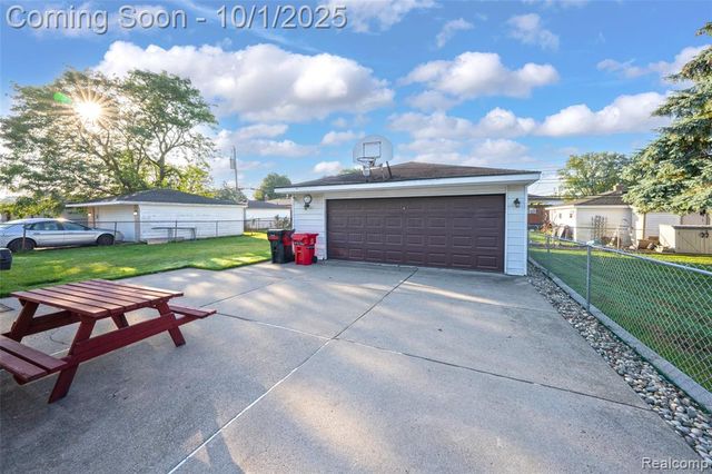 15716 Alsip Street, Roseville, MI 48066